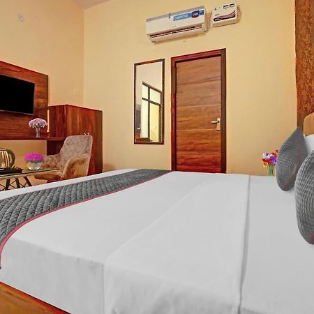 Townhouse Sky Hotel Ludhiana Bagian luar foto