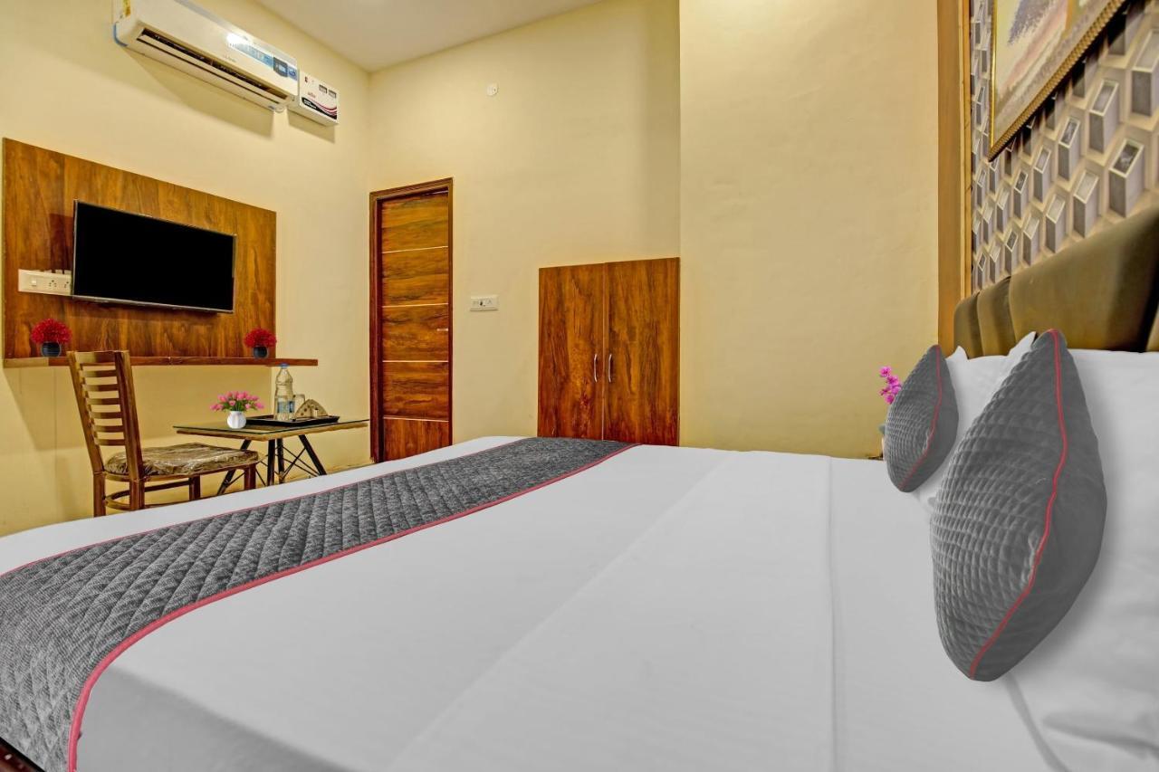 Townhouse Sky Hotel Ludhiana Bagian luar foto