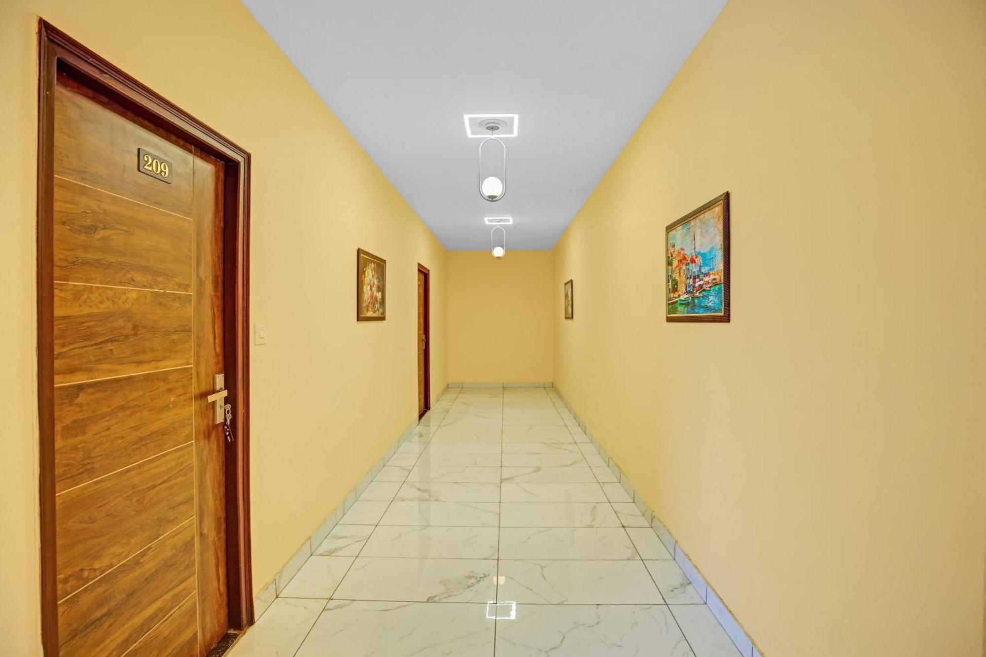 Townhouse Sky Hotel Ludhiana Bagian luar foto