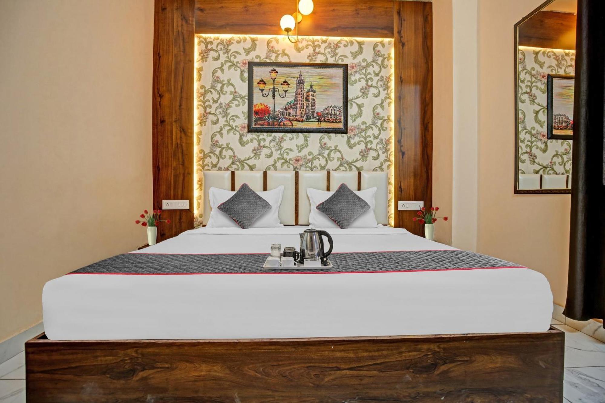 Townhouse Sky Hotel Ludhiana Bagian luar foto