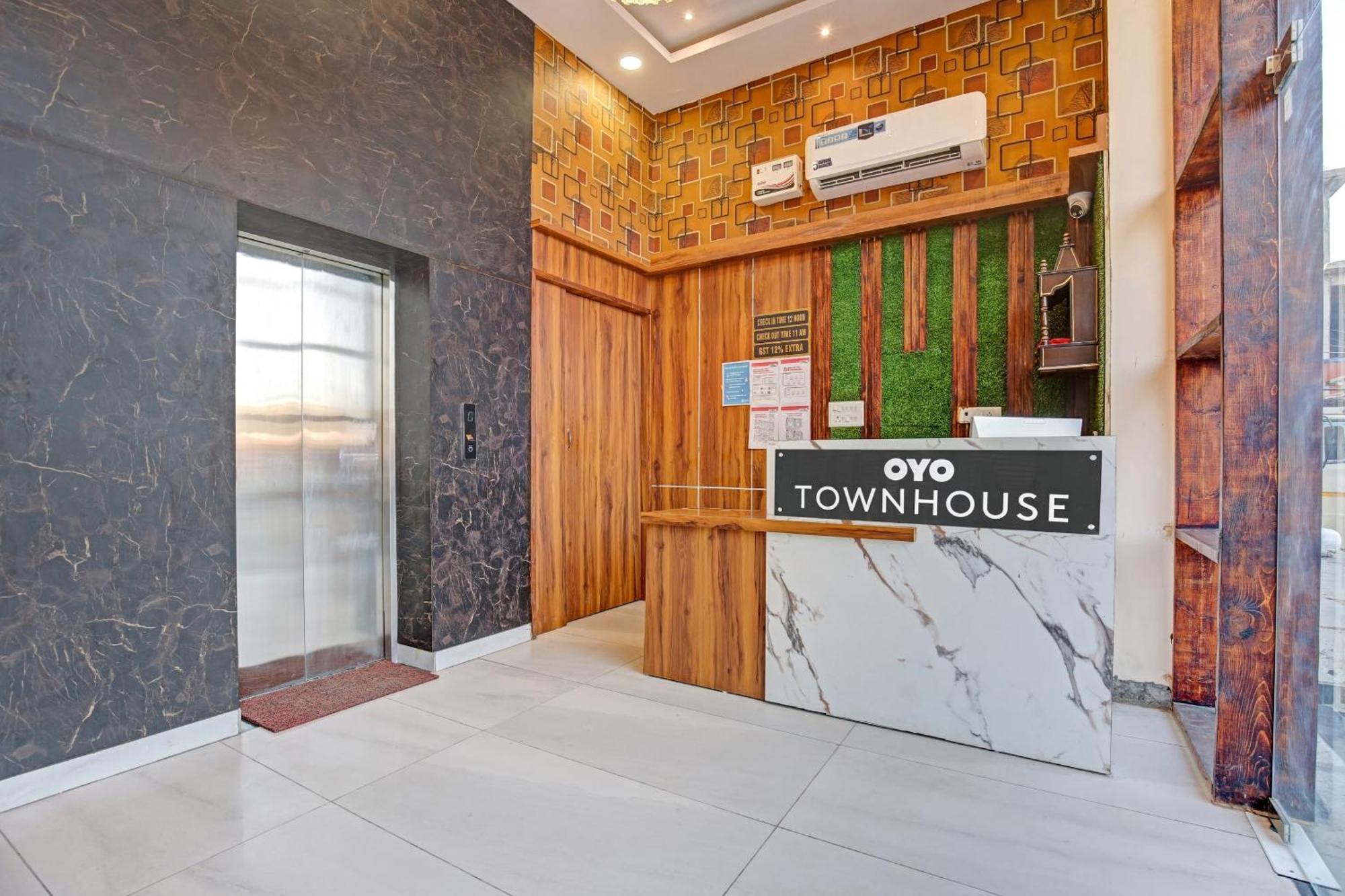 Townhouse Sky Hotel Ludhiana Bagian luar foto