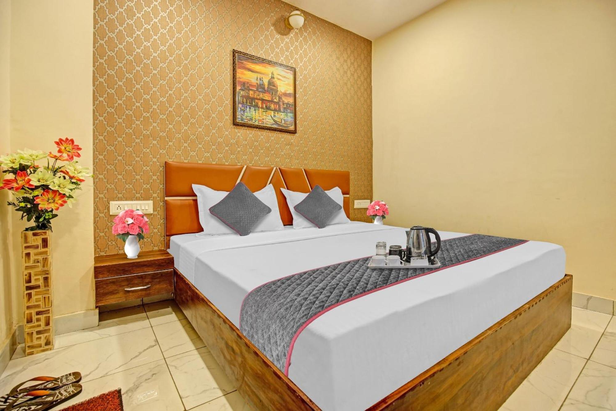 Townhouse Sky Hotel Ludhiana Bagian luar foto